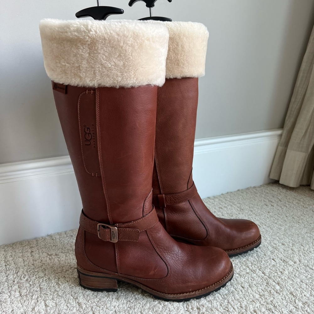 UGG  Australia - Langley  Boot - Sz 9 - Woman   Dust Bag and original Box